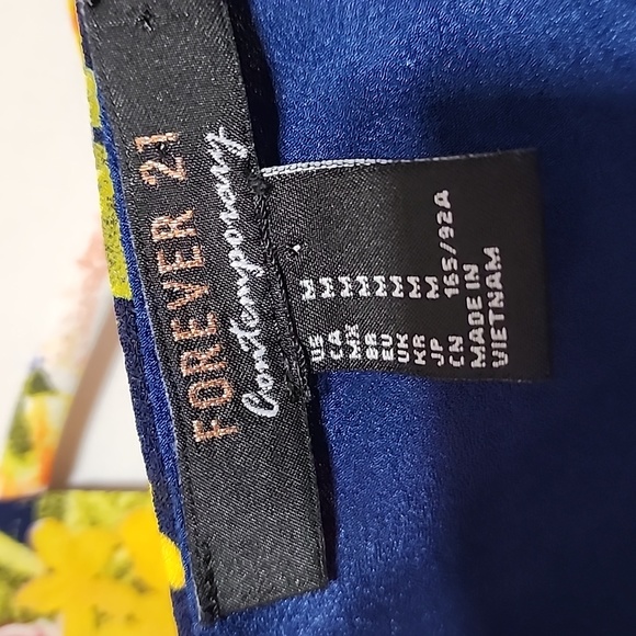 Forever 21 Contemporary Floral Top - Picture 11 of 12